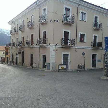 Palazzo Camelot, 19 Via Nazionale Apartment San Demetrio ne' Vestini Exterior photo