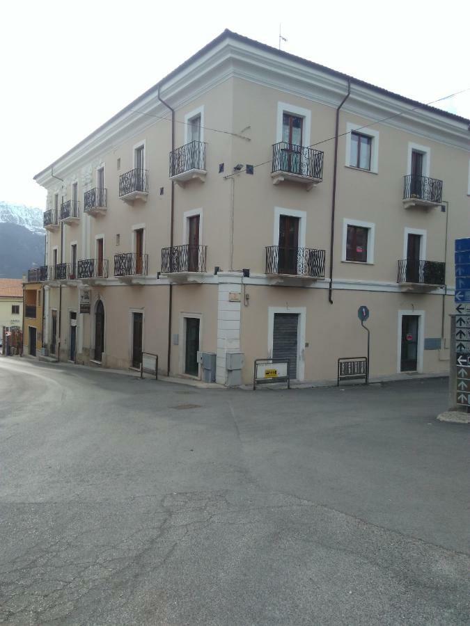 Palazzo Camelot, 19 Via Nazionale Apartment San Demetrio ne' Vestini Exterior photo